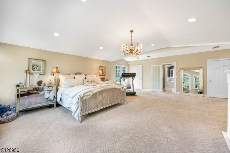 8 White Pine Rd