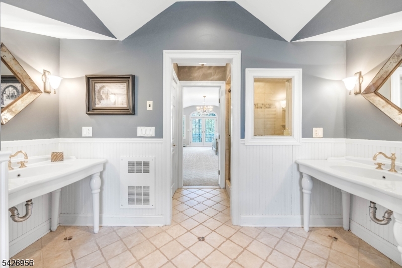 8 White Pine Rd