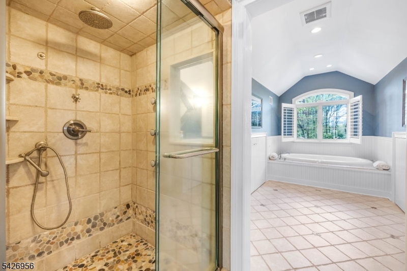 8 White Pine Rd