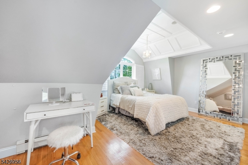 8 White Pine Rd