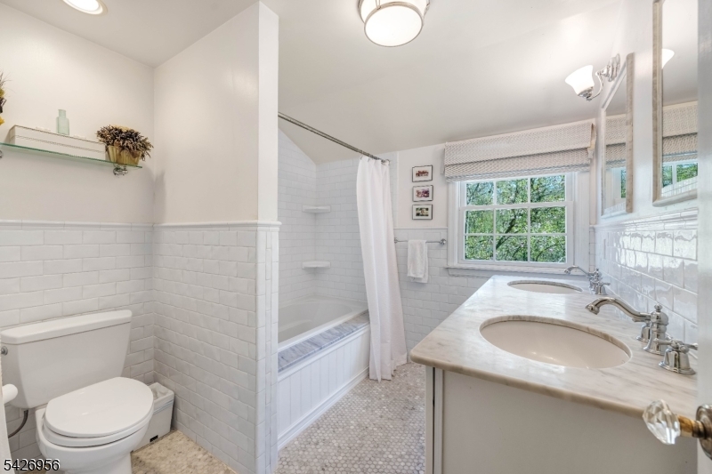 8 White Pine Rd