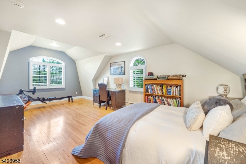 8 White Pine Rd