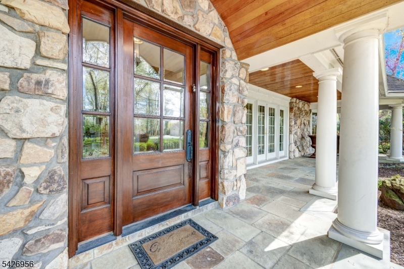 8 White Pine Rd