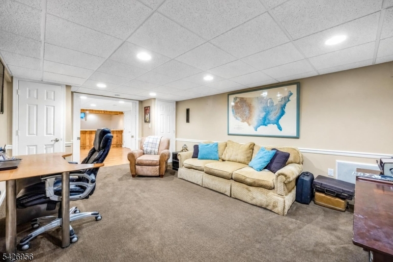 8 White Pine Rd