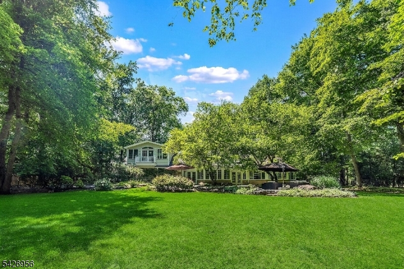 8 White Pine Rd