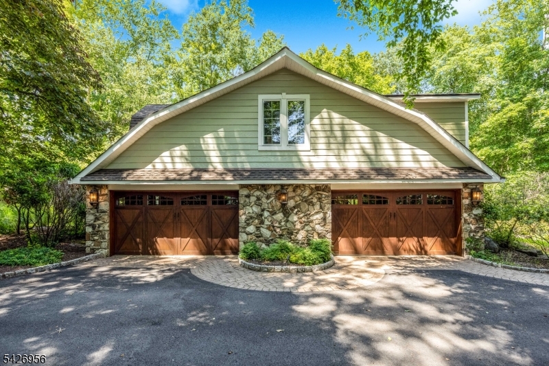 8 White Pine Rd