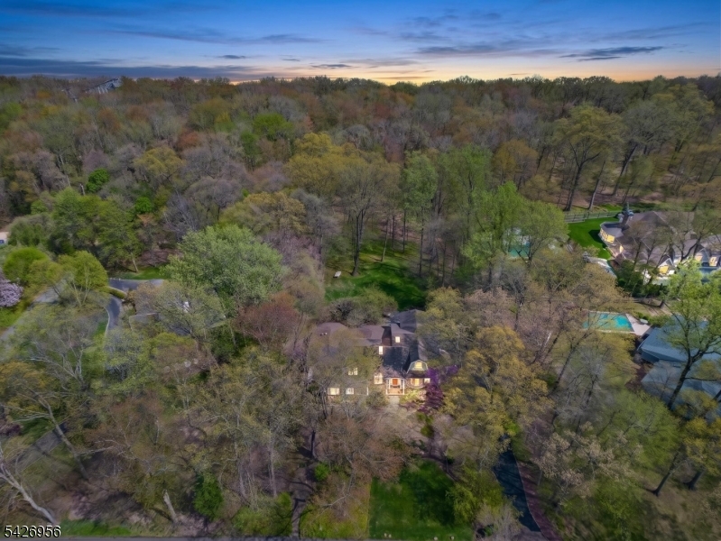 8 White Pine Rd