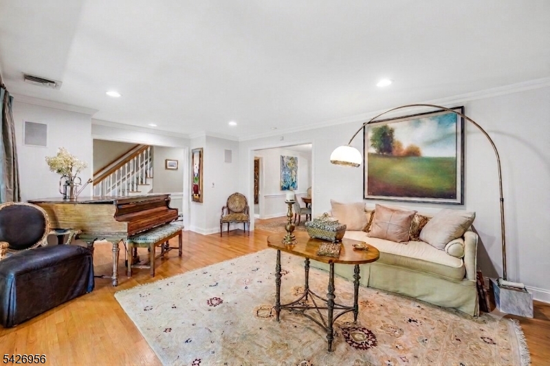 8 White Pine Rd