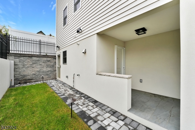 182 East 25th Street