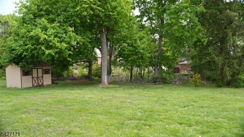 599 Lee Ave