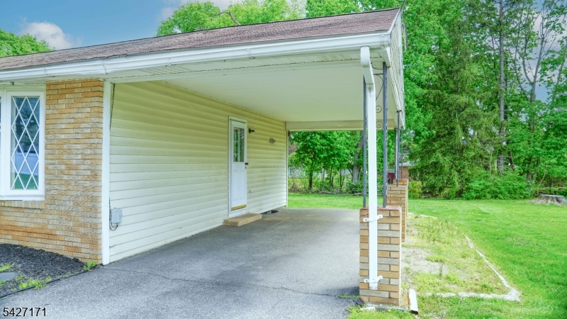 599 Lee Ave