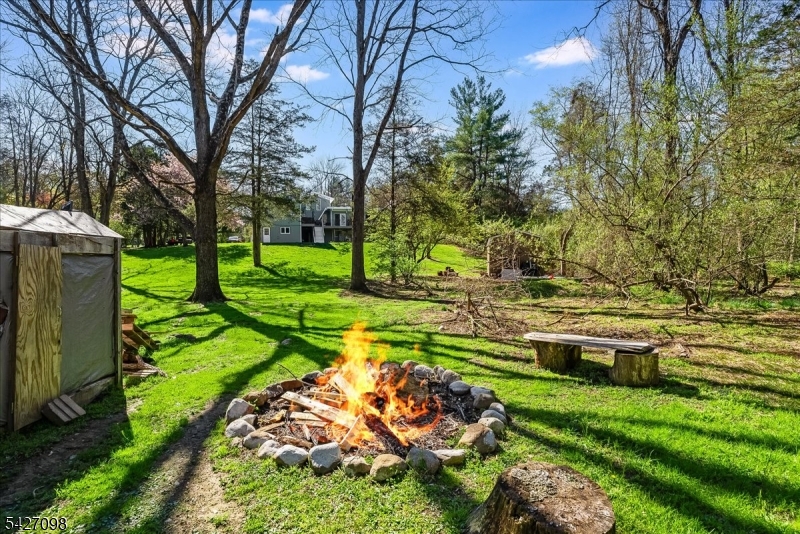 919 Potters Rd