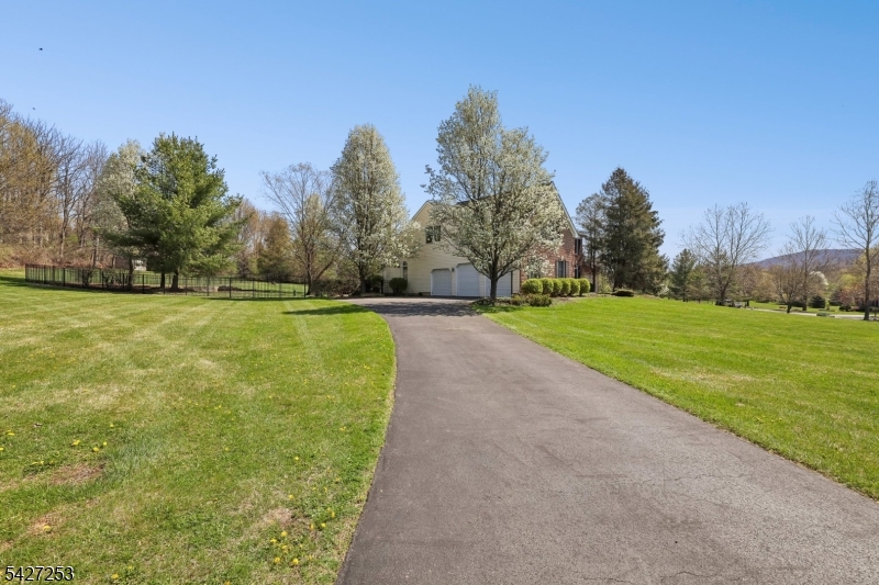 5 Hidden Valley Way