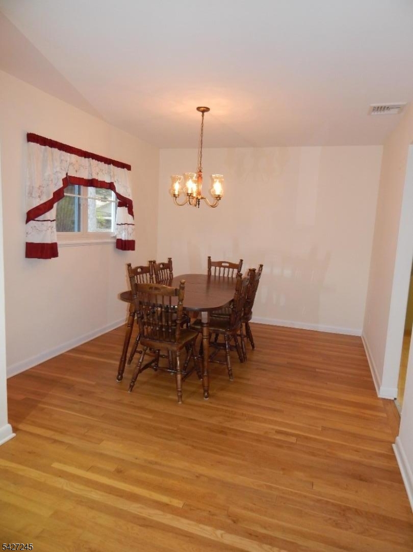 10 Lewis Rd