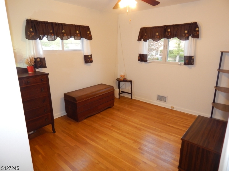 10 Lewis Rd