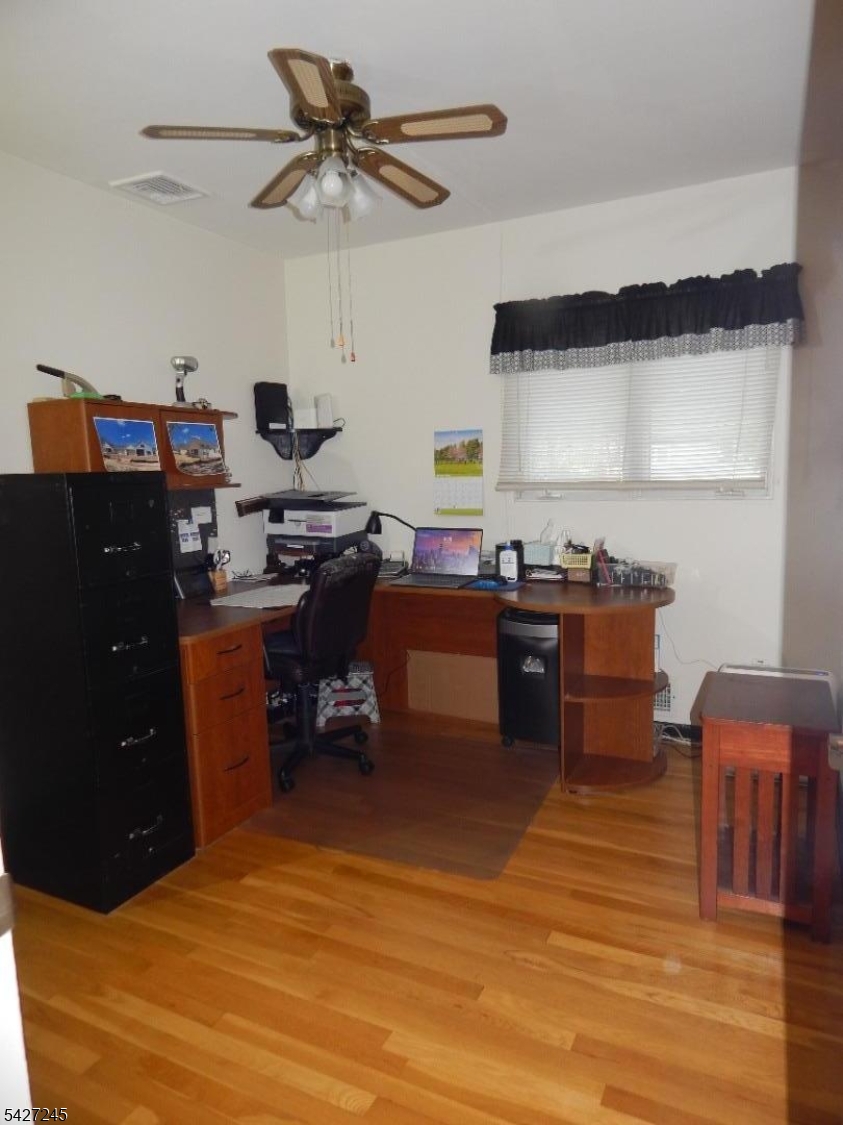 10 Lewis Rd