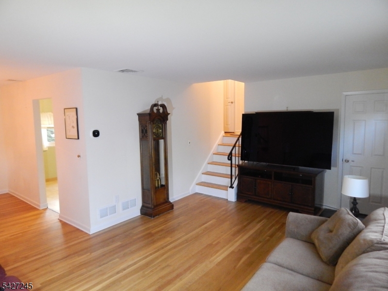 10 Lewis Rd