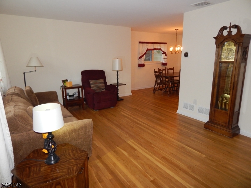 10 Lewis Rd