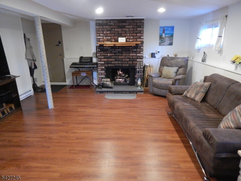 10 Lewis Rd
