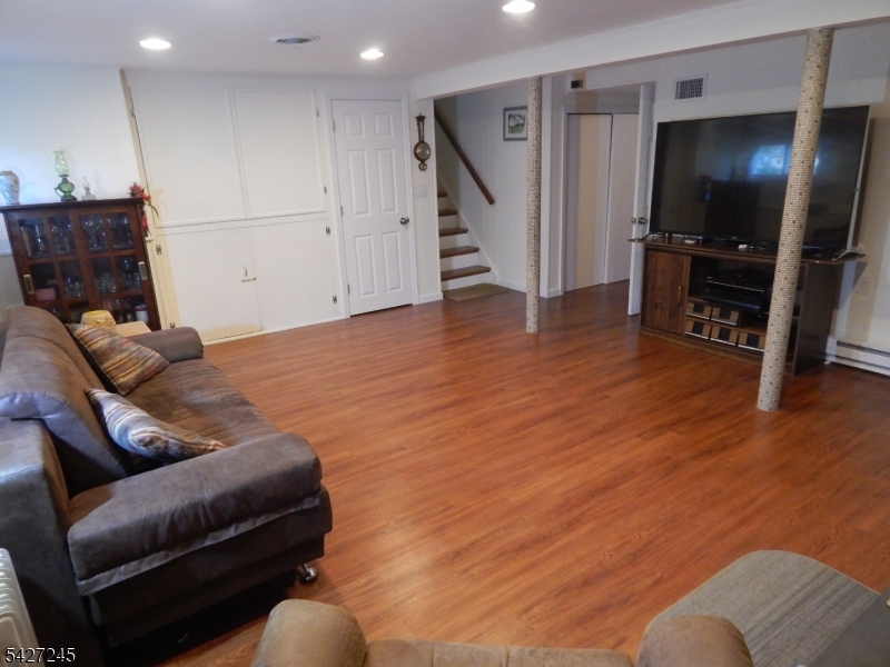 10 Lewis Rd