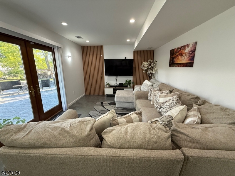 5 Appleman Rd