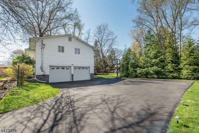 14 Green Dr