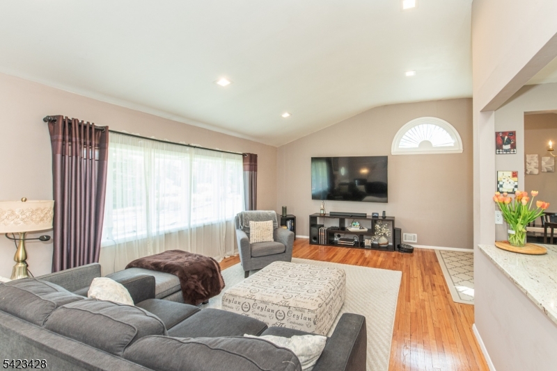 14 Green Dr