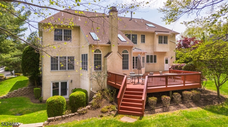 32 INDEPENDENCE DRIVE