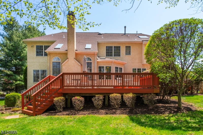 32 INDEPENDENCE DRIVE