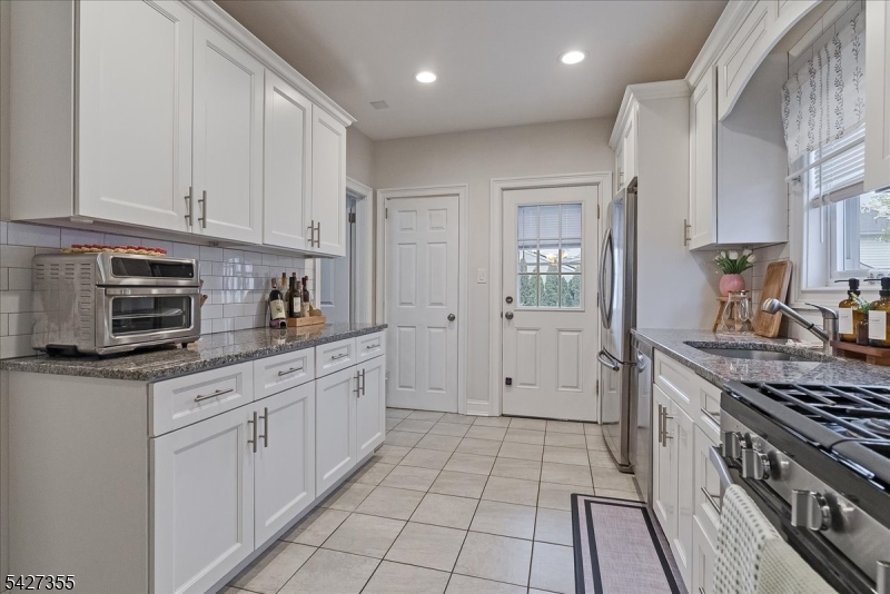 50 Lewis Pl