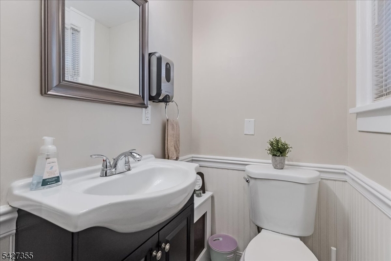 50 Lewis Pl