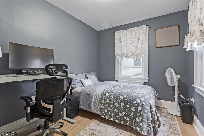 50 Lewis Pl