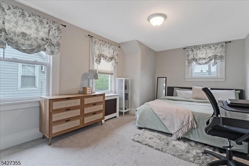 50 Lewis Pl