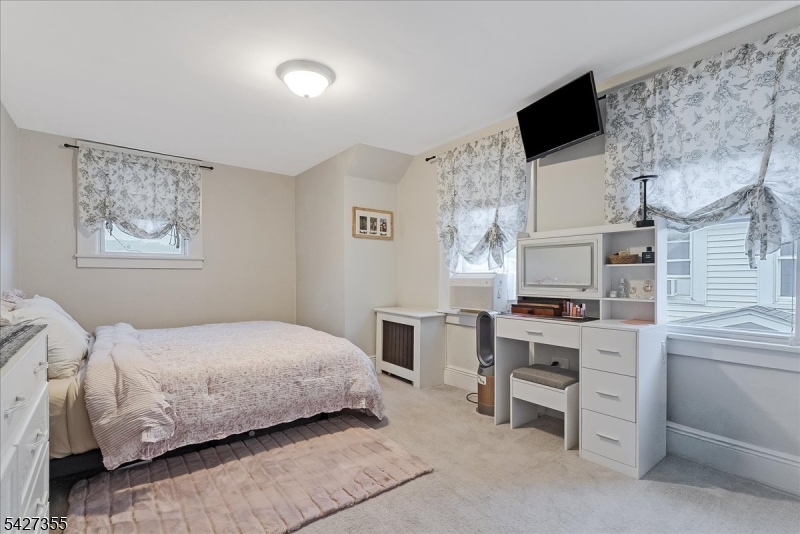 50 Lewis Pl