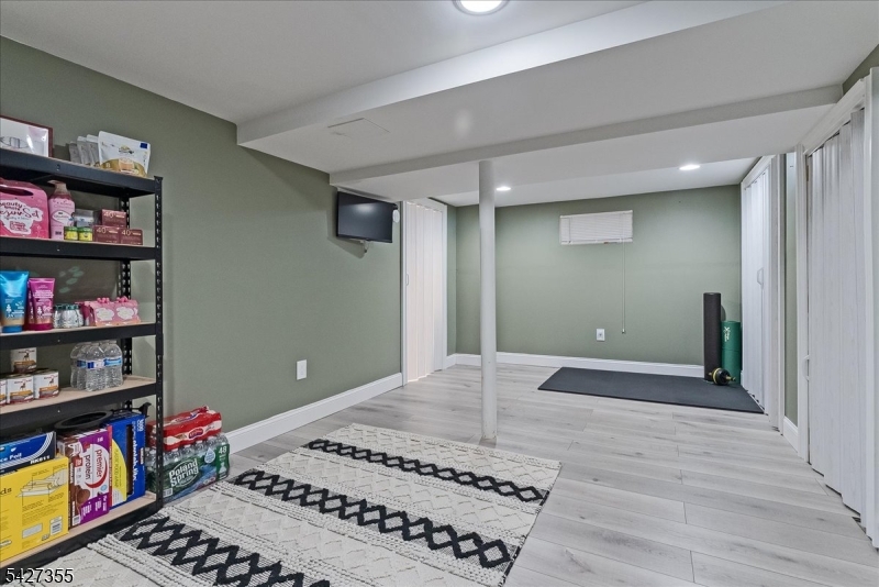 50 Lewis Pl