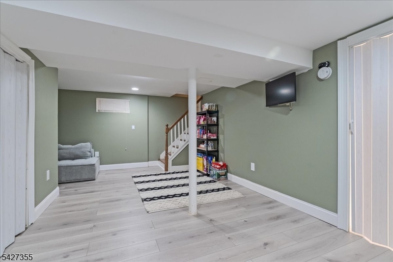 50 Lewis Pl
