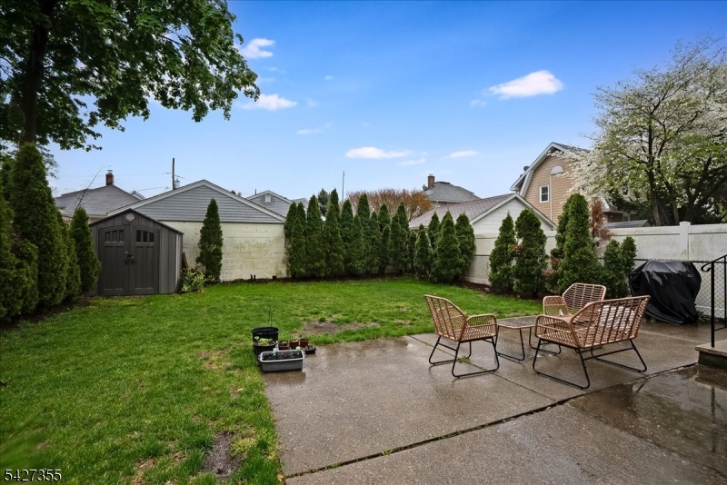 50 Lewis Pl