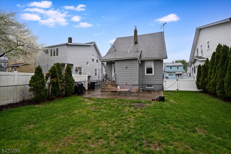 50 Lewis Pl