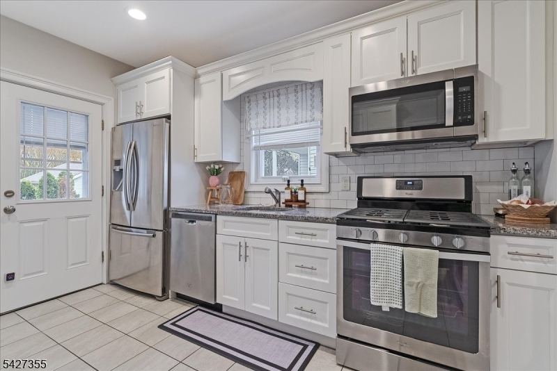 50 Lewis Pl