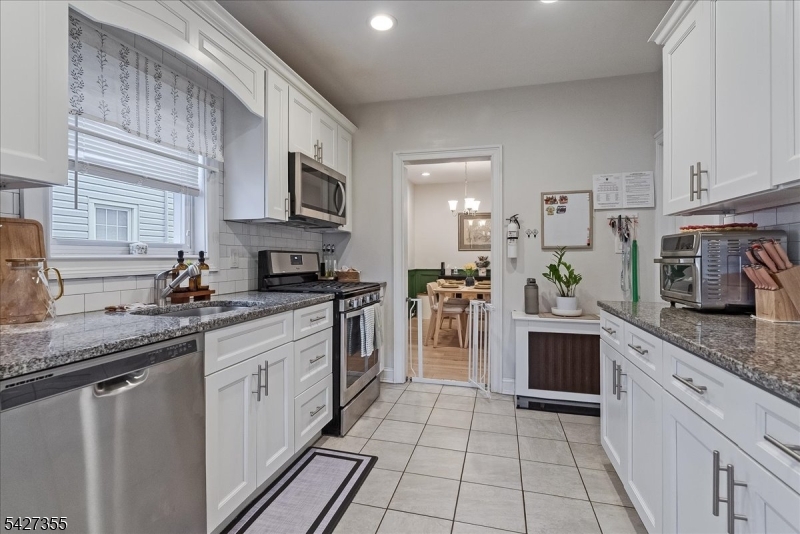 50 Lewis Pl