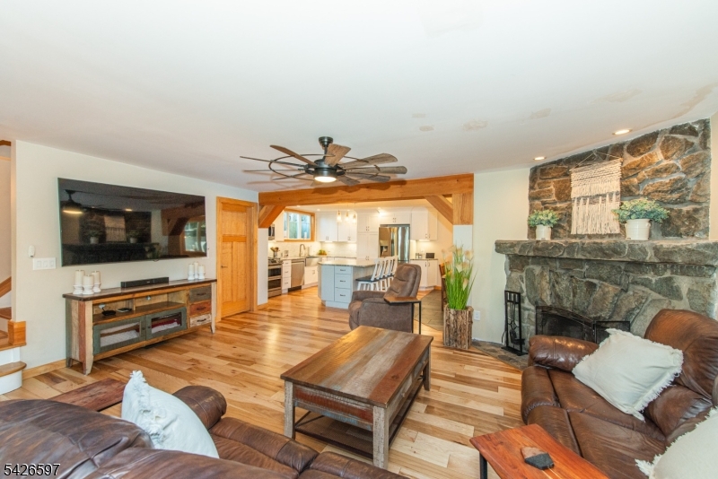 393 Lakeview Ave
