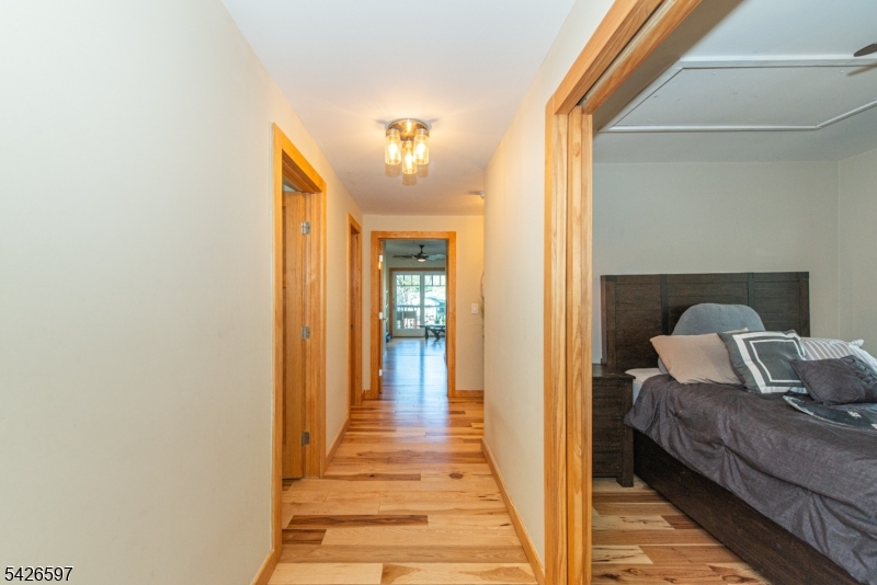 393 Lakeview Ave
