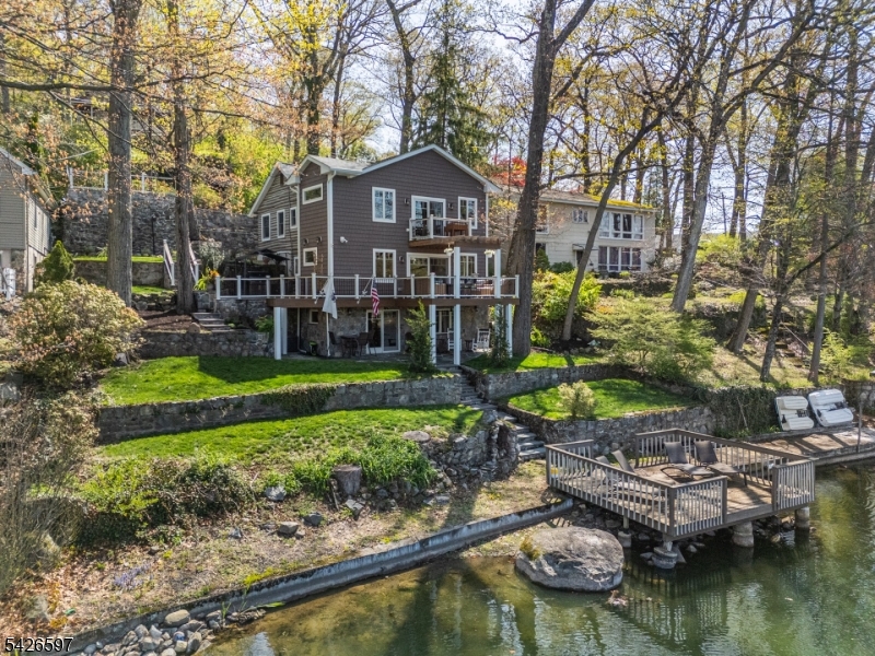 393 Lakeview Ave