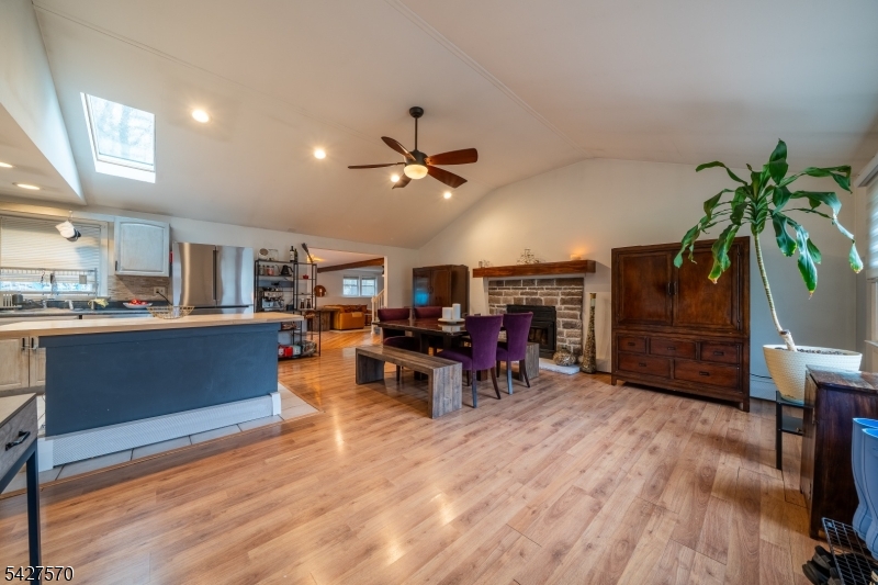 44 Venetian Dr