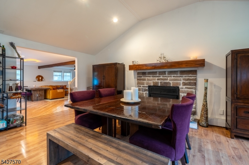 44 Venetian Dr