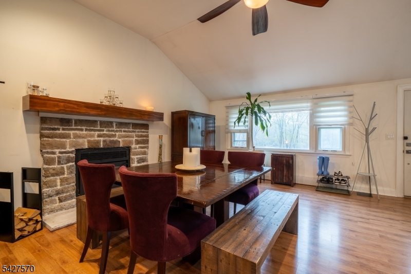 44 Venetian Dr