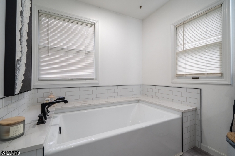 44 Venetian Dr