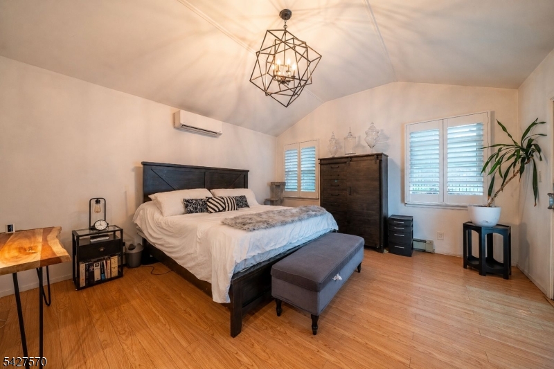44 Venetian Dr