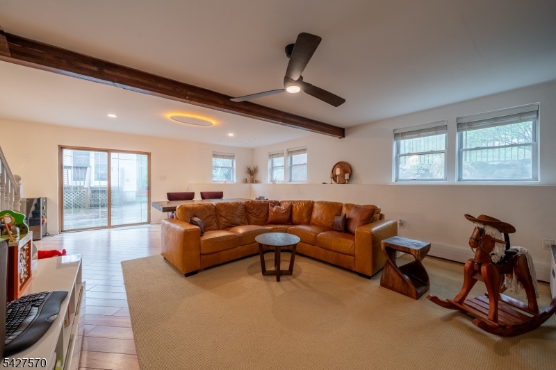 44 Venetian Dr