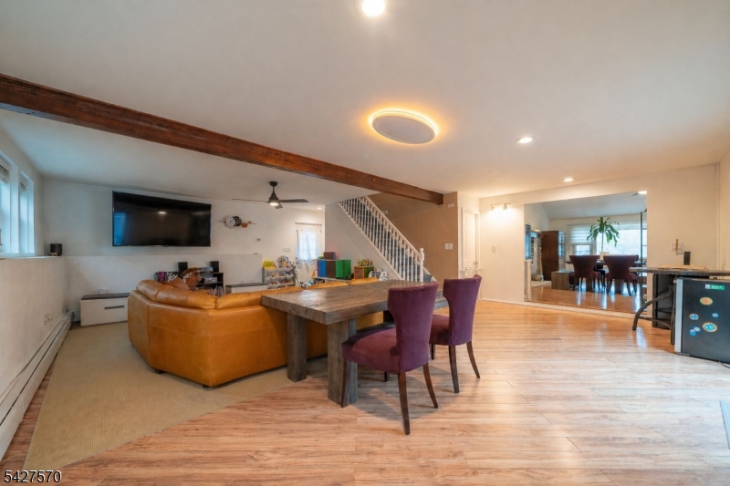 44 Venetian Dr